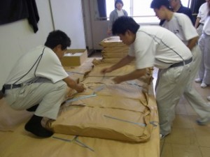 受託 001
