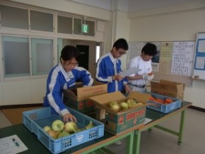 バザー準備(検品)